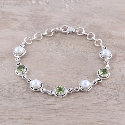 Alternate image for Peridot and Cultured Pearl Link Bracelet from India Elegant Glitter